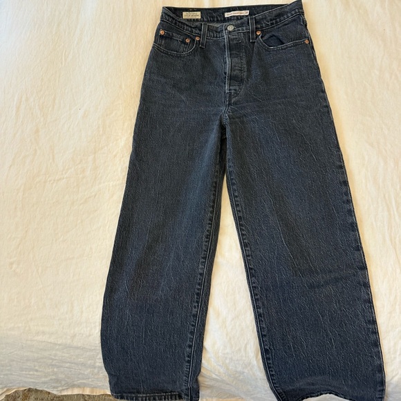 Levi's Women's Dark Gray Straight Leg Jeans - Picture 4 of 5